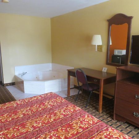 La Grange Executive Inn And Suites Номер фото
